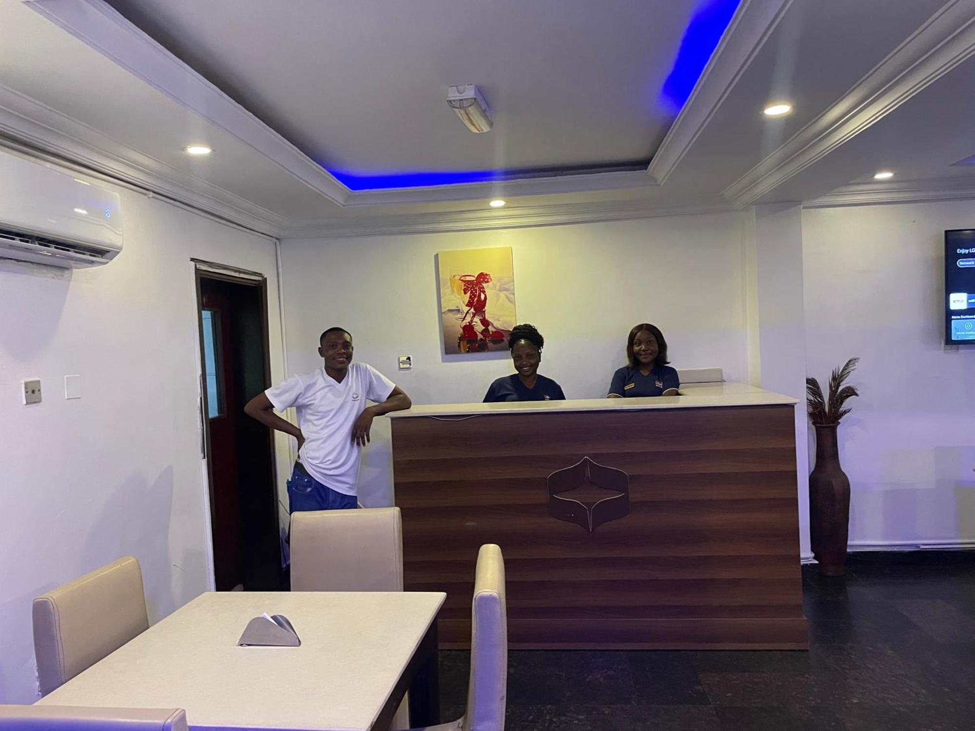 Hotel Presken K-One Ikeja Esterno foto